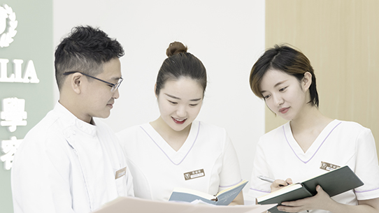 维丽娅学化妆怎么样？看看学员作品就知道